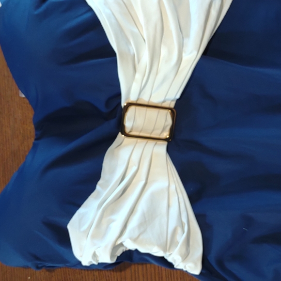 NWT SPANX Woman One Piece Swimsuit with Slimming Control - Picture 2 of 6